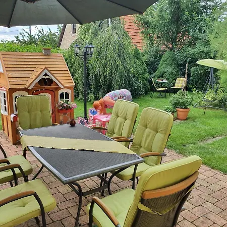 Zlty Dom Homestay Vrbov