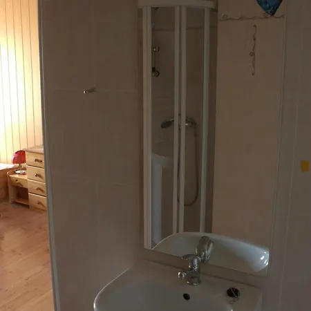 Zlty Dom Homestay Vrbov