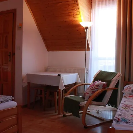 Zlty Dom Quarto em Acomodações Particulares Vrbov